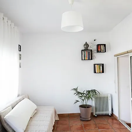 Spacious And Bright House Next To The 펜션 *