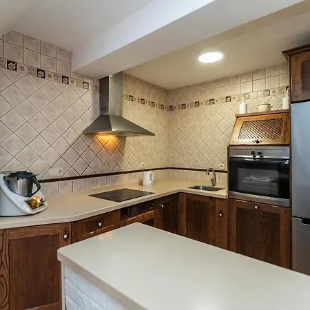 Spacious And Bright House Next To The * 마르베야