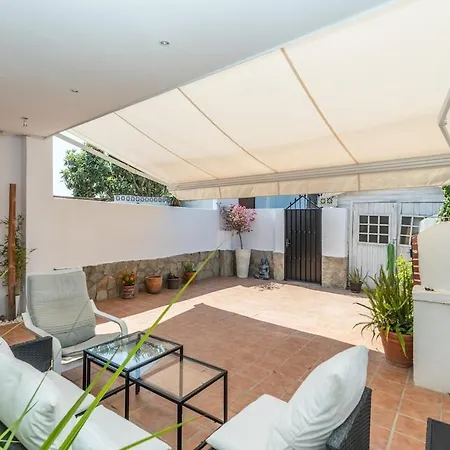 Spacious And Bright House Next To The 펜션