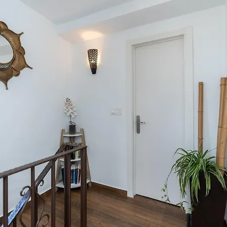 Spacious And Bright House Next To The Holiday home *