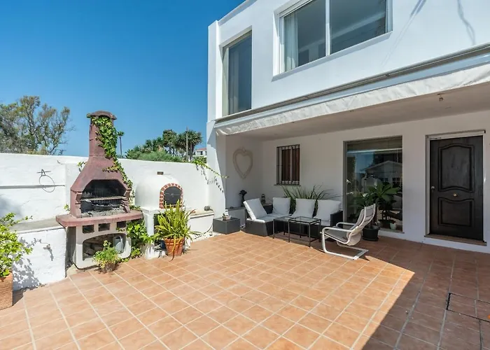 Spacious And Bright House Next To The *