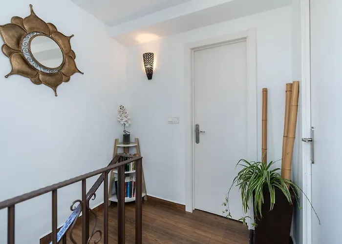 Spacious And Bright House Next To The Holiday home *